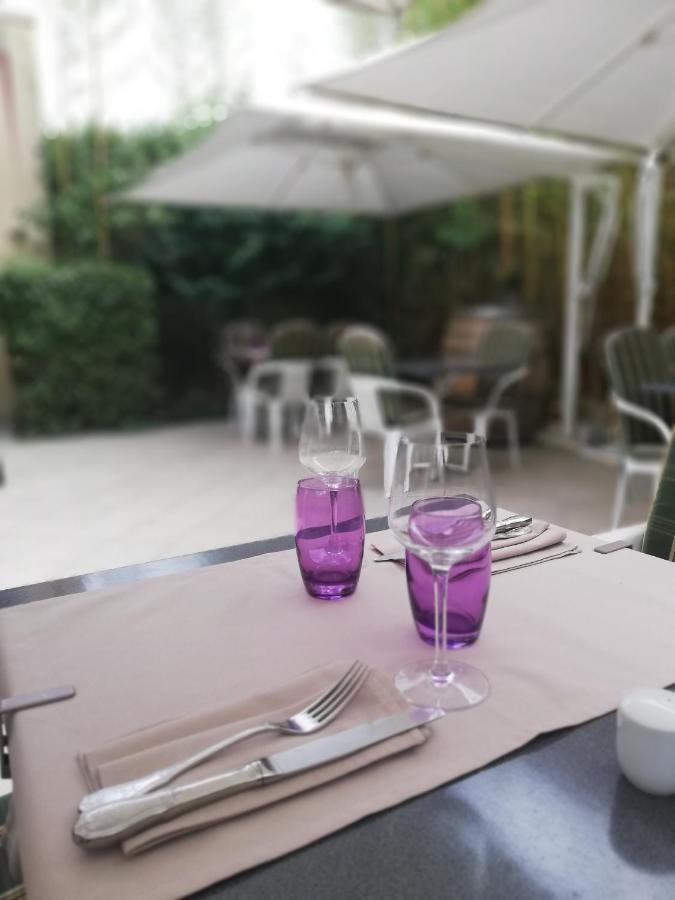 Logis Hotel Restaurant L'Oree Des Bois La Breille-les-Pins Exterior photo